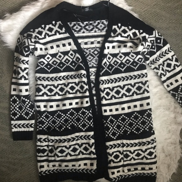 Sweaters - Black&White Aztec Cardigan